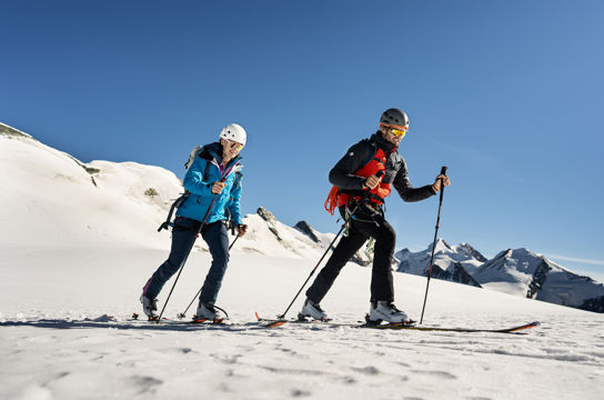 REISENWELT magazine November 2025 - UNIQ